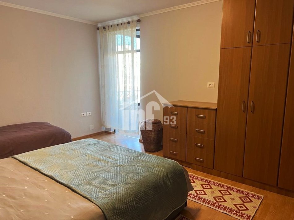 Tirane, jepet me qera apartament 1+1+Ballkon Kati 7, 74 m² 700 € (PRANË PAZARIT TË RI)