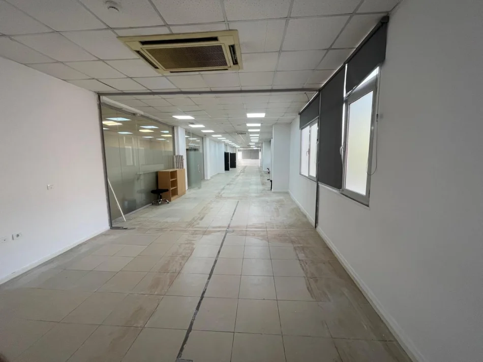 Tirane, jepet me qera ambjent biznesi Kati 1, 540 m² 7.000 € 