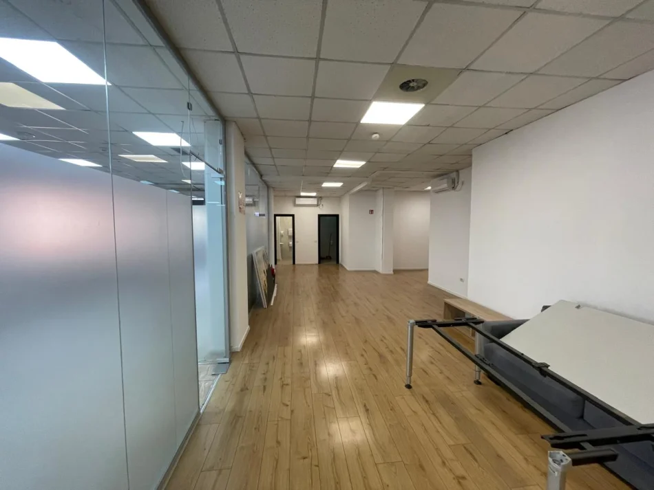 Tirane, jepet me qera ambjent biznesi Kati 1, 540 m² 7.000 € 