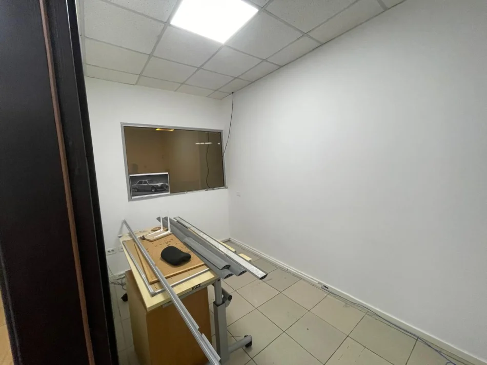Tirane, jepet me qera ambjent biznesi Kati 1, 540 m² 7.000 € 