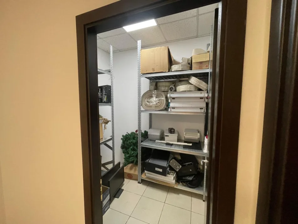 Tirane, jepet me qera ambjent biznesi Kati 1, 540 m² 7.000 € 