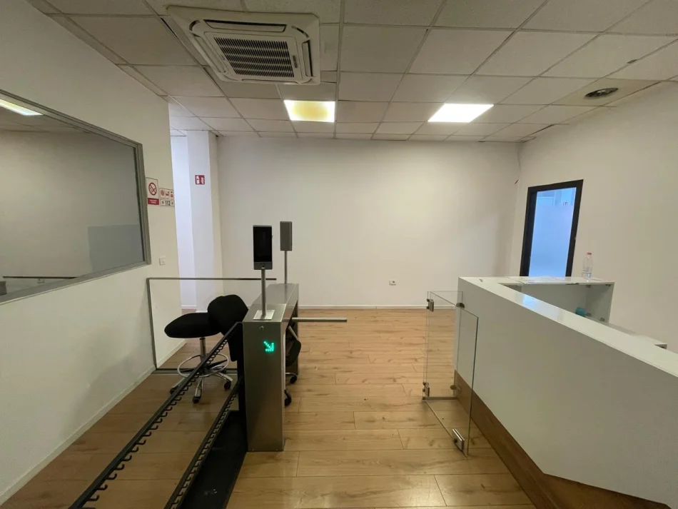 Tirane, jepet me qera ambjent biznesi Kati 1, 540 m² 7.000 € 
