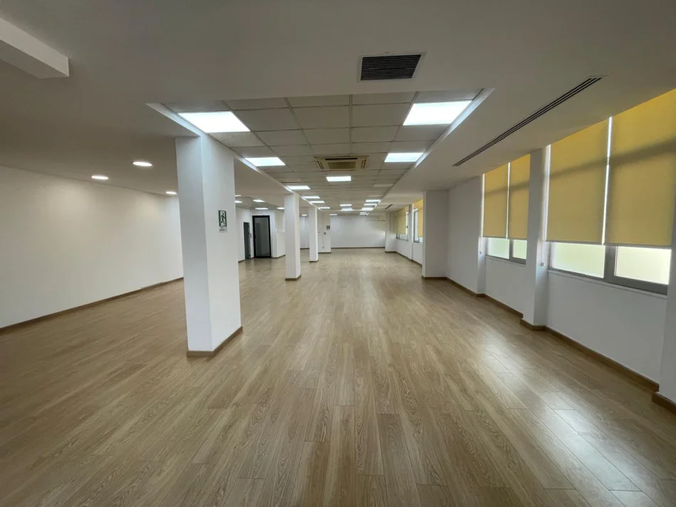 Tirane, jepet me qera ambjent biznesi Kati 1, 540 m² 7.000 € 