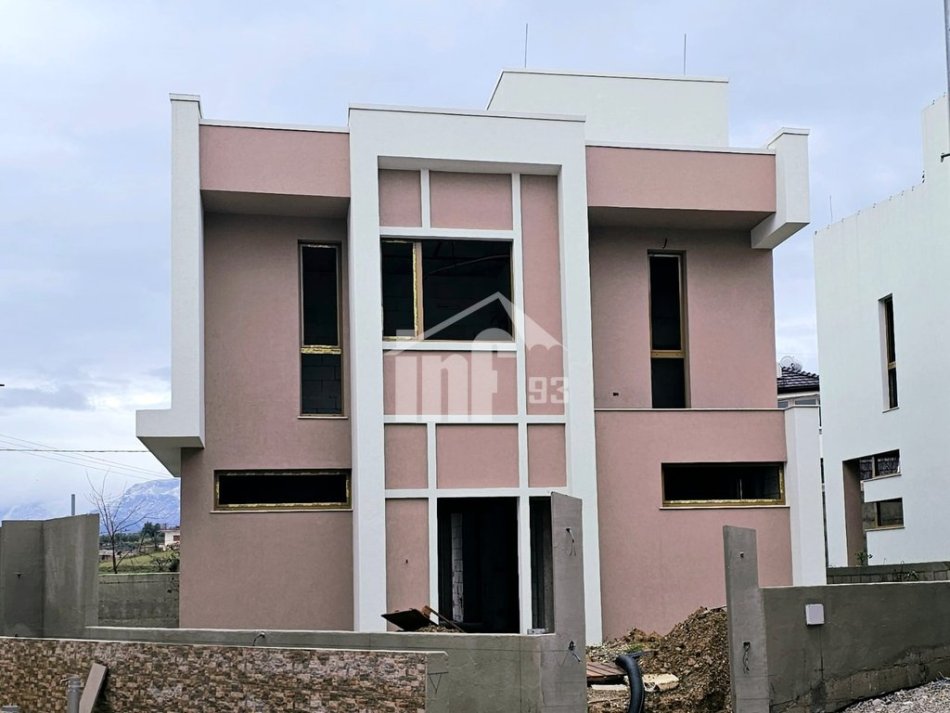 Tirane, shitet Vile 3 Katshe , 324 m² 758.600 € (NE LUNDER, VETEM 5 MIN NGA TEG)