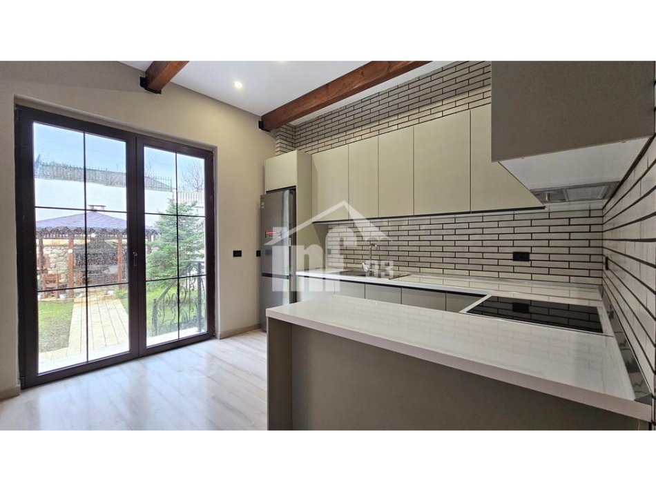 Tirane, jepet me qera Vile 3 Katshe , 475 m² 4.000 € (NE MJULL – BATHORE, 5 MIN NGA TEG)