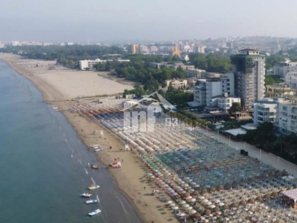 Durres, shitet dyqan Kati 0, 120 m² 420.000 € (NE PLAZHIN E DURRESIT, PRANE SHKEMBIT TE KAVAJES)