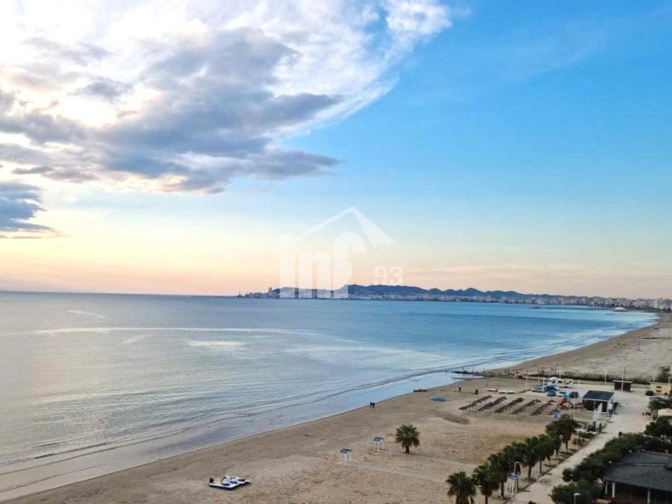 Durres, shitet dyqan Kati 0, 120 m² 420.000 € (NE PLAZHIN E DURRESIT, PRANE SHKEMBIT TE KAVAJES)