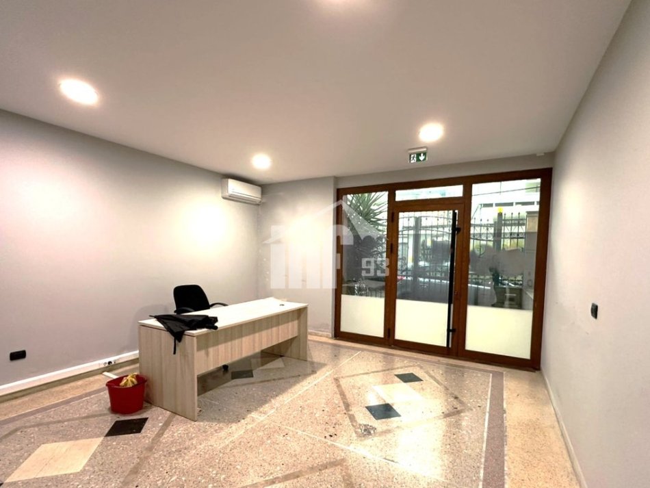 Tirane, jepet me qera ambjent biznesi Kati 0, 120 m² 1.000 € (NË RRUGËN “QEMAL STAFA”, PRANË PAZARIT TË RI)