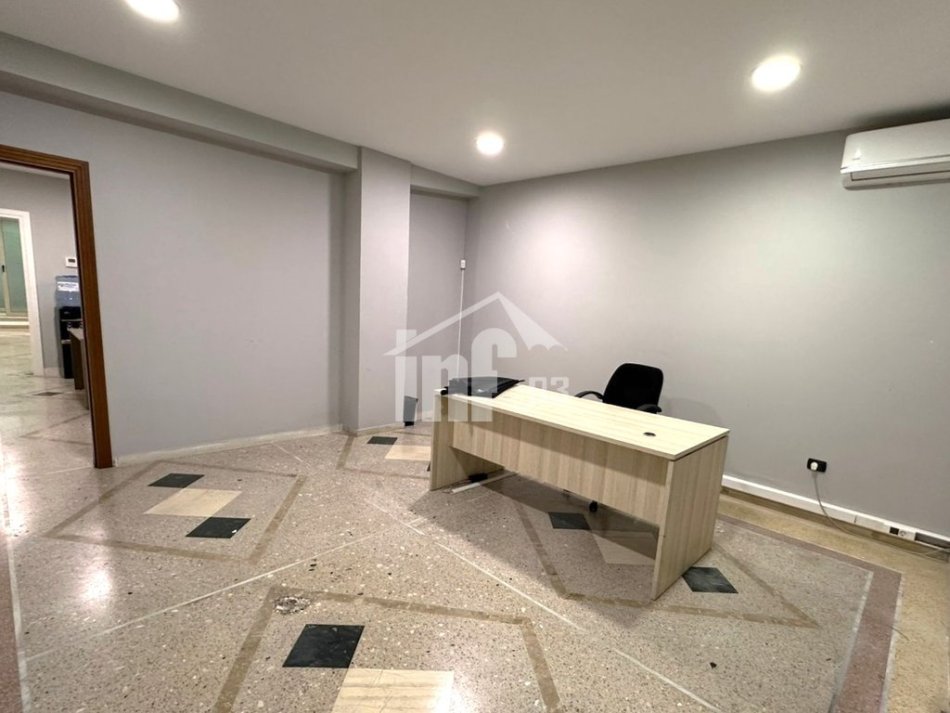 Tirane, jepet me qera ambjent biznesi Kati 0, 120 m² 1.000 € (NË RRUGËN “QEMAL STAFA”, PRANË PAZARIT TË RI)