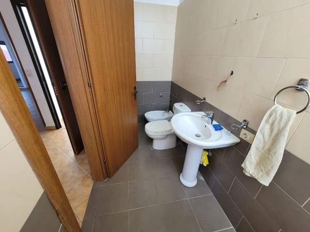 Tirane, jepet me qera apartament Kati 3, 92 m² 40.000 Leke (Rruga Naim Frasheri)