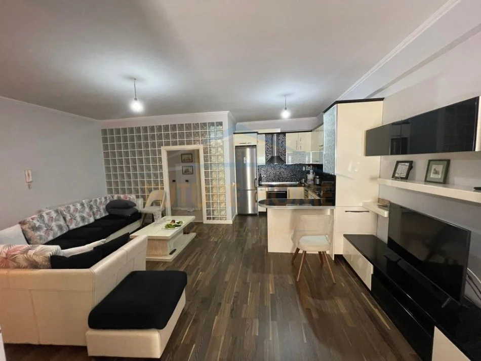 Tirane, jepet me qera apartament 2+1 Kati 2, 110 m² 550 € (Kodra e Diellit)