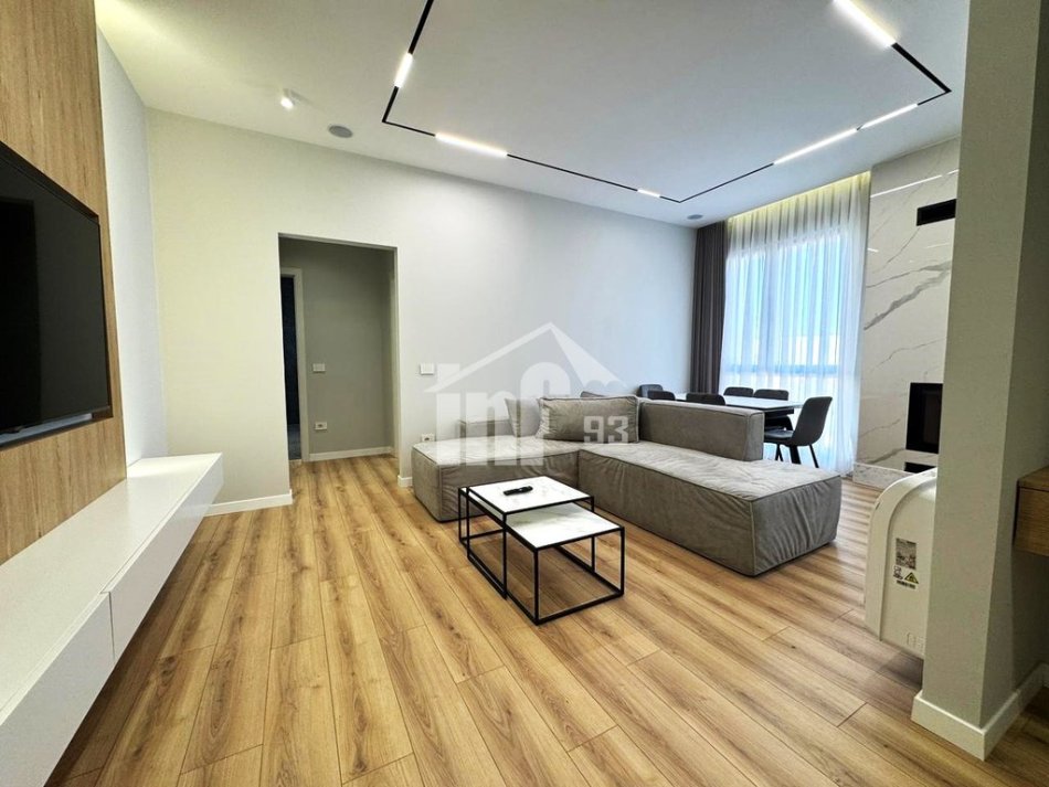 Tirane, jepet me qera apartament 1+1+Ballkon Kati 3, 77 m² 1.250 € (“GREEN VALLEY” REZIDENCE, PËRBALLË LIQENIT ARTIFICIAL)