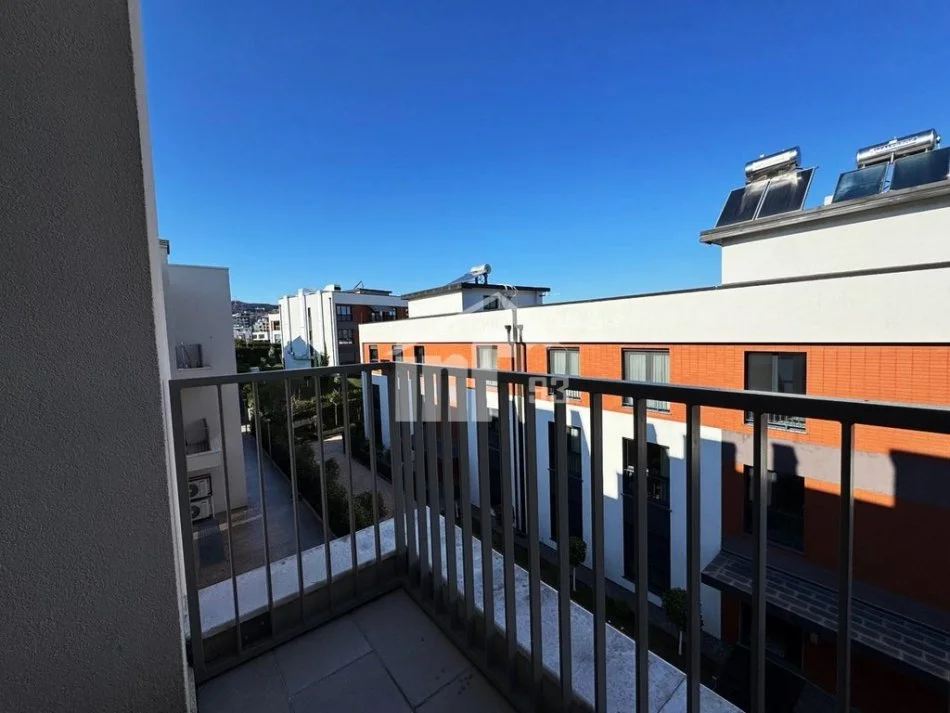 Tirane, jepet me qera apartament 1+1+Ballkon Kati 3, 77 m² 1.250 € (“GREEN VALLEY” REZIDENCE, PËRBALLË LIQENIT ARTIFICIAL)