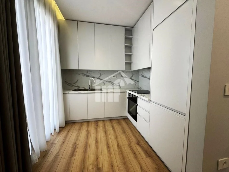 Tirane, jepet me qera apartament 1+1+Ballkon Kati 3, 77 m² 1.250 € (“GREEN VALLEY” REZIDENCE, PËRBALLË LIQENIT ARTIFICIAL)