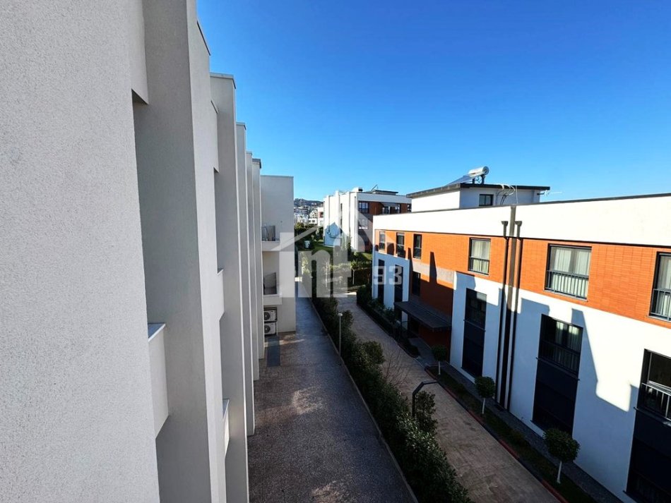 Tirane, jepet me qera apartament 1+1+Ballkon Kati 3, 77 m² 1.250 € (“GREEN VALLEY” REZIDENCE, PËRBALLË LIQENIT ARTIFICIAL)