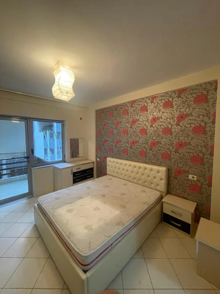 Tirane, jepet me qera apartament 2+1+Aneks+Ballkon Kati 4, 80 m² 450 € (astir, unaza e re)