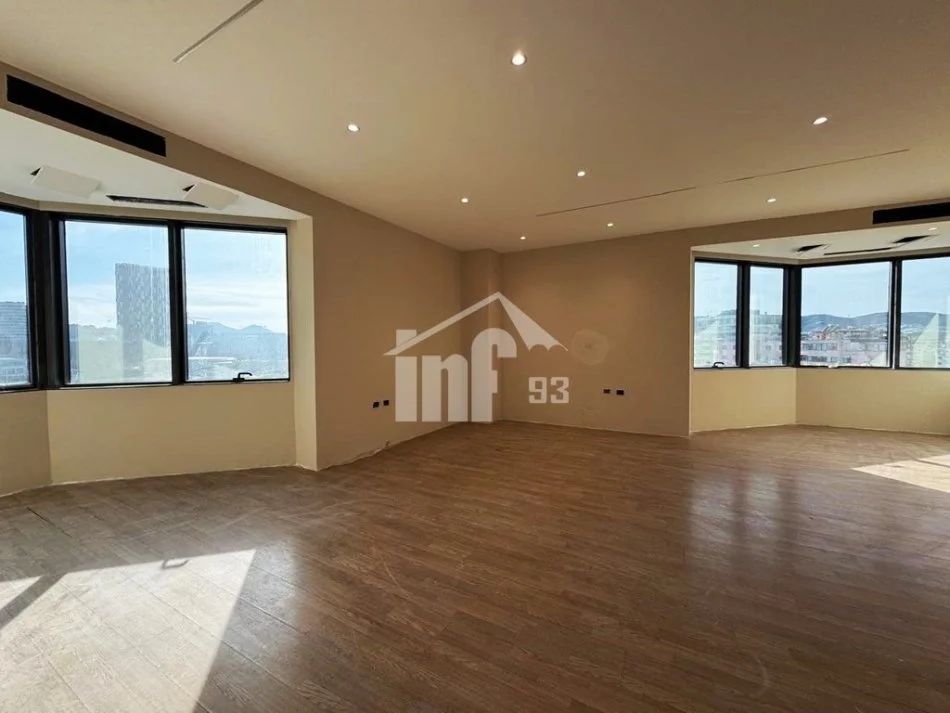 Tirane, jepet me qera zyre Kati 7, 137 m² 2.500 € (BULEVARDI “DËSHMORËT E KOMBIT”, TE KULLAT BINJAKE)
