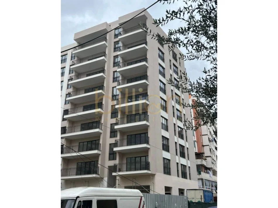 Tirane, shitet Kati 0, 45 m² 175.500 € (YZBERISHT)