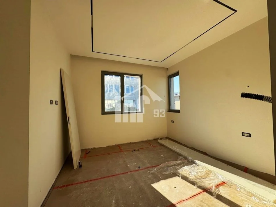 Tirane, jepet me qera Vile 2 Katshe , 185 m² 4.000 € (“GREEN VALLEY” REZIDENCE, PËRBALLË LIQENIT ARTIFICIAL)