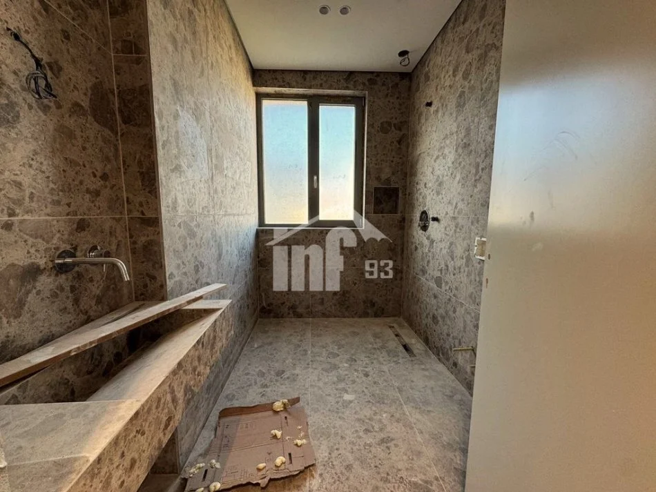 Tirane, jepet me qera Vile 2 Katshe , 185 m² 4.000 € (“GREEN VALLEY” REZIDENCE, PËRBALLË LIQENIT ARTIFICIAL)