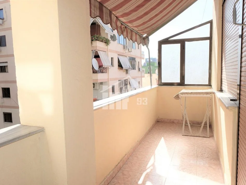 Tirane, jepet me qera apartament 2+1+Ballkon Kati 5, 120 m² 800 € (RRUGA “PJETËR BOGDANI”, NË BLLOK)