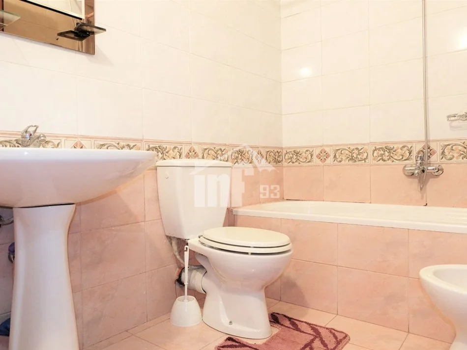 Tirane, jepet me qera apartament 2+1+Ballkon Kati 5, 120 m² 800 € (RRUGA “PJETËR BOGDANI”, NË BLLOK)