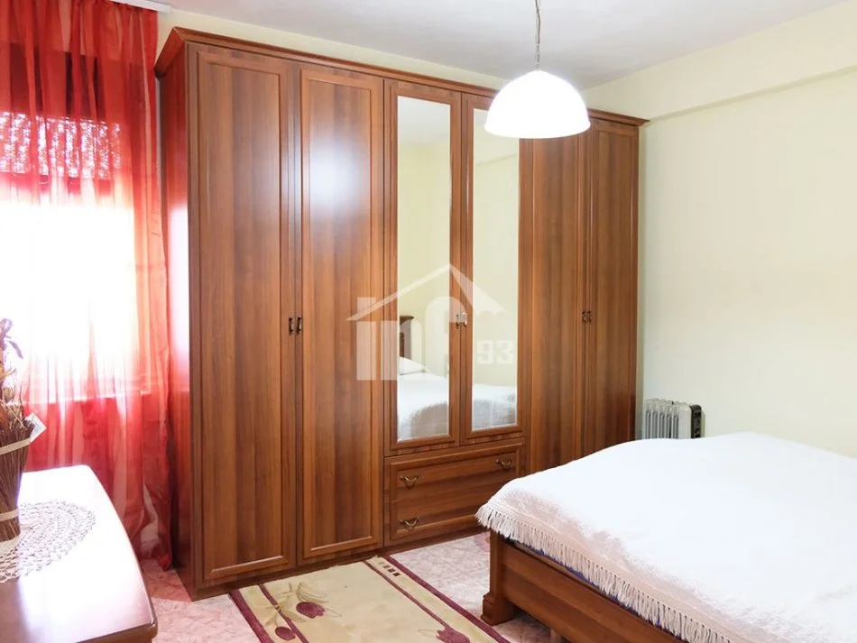 Tirane, jepet me qera apartament 2+1+Ballkon Kati 5, 120 m² 800 € (RRUGA “PJETËR BOGDANI”, NË BLLOK)