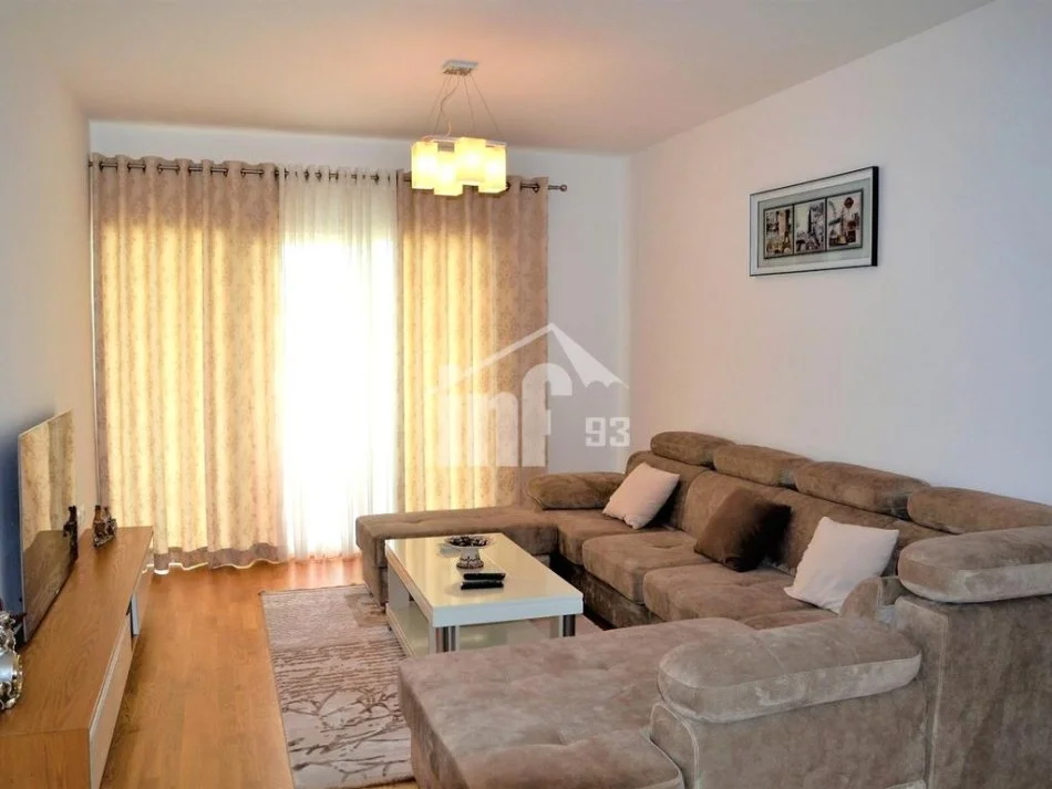 Tirane, jepet me qera apartament 2+1+Ballkon Kati 4, 110 m² 1.000 € (MBI KOPSHTIN BOTANIK)