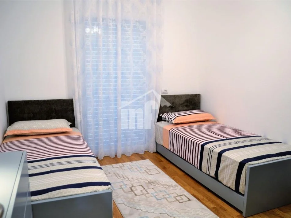 Tirane, jepet me qera apartament 2+1+Ballkon Kati 4, 110 m² 1.000 € (MBI KOPSHTIN BOTANIK)