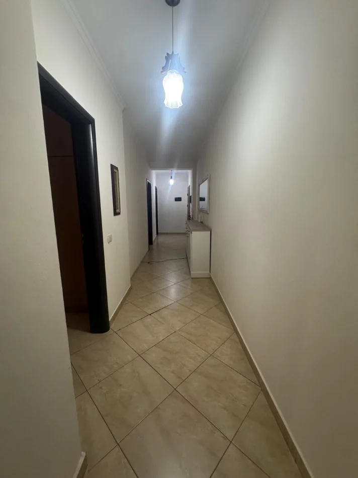 Tirane, jepet me qera apartament 2+1 Kati 3, 110 m² 650 € (Don Bosko)