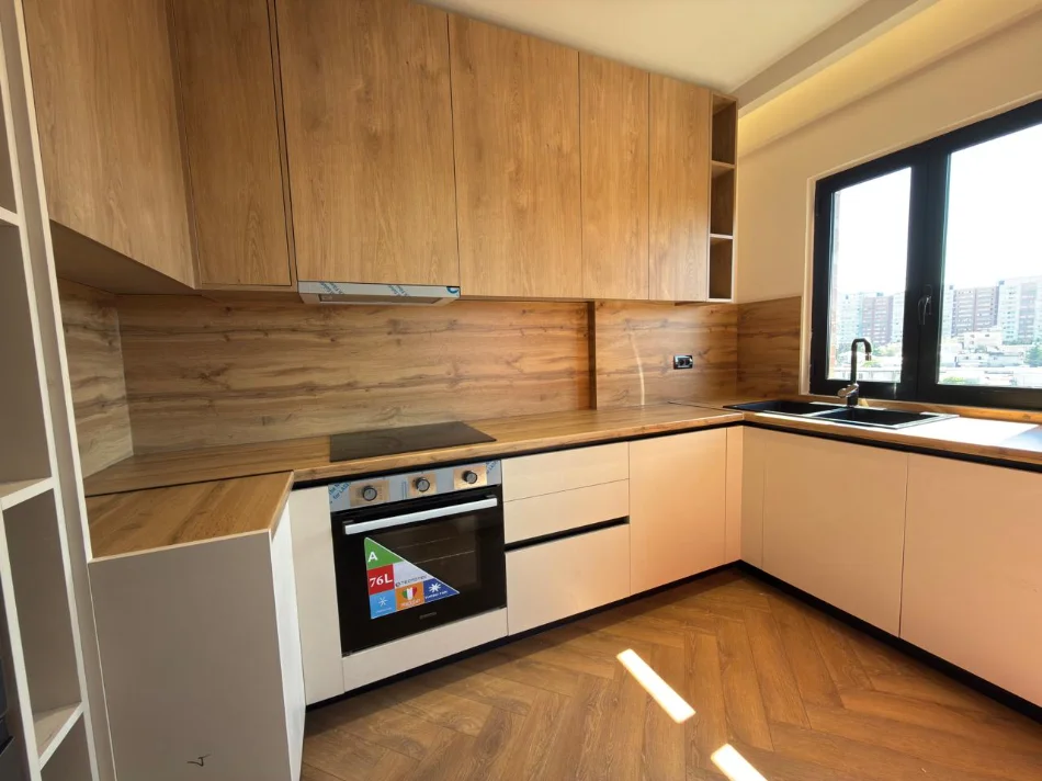 Tirane, shitet apartament 2+1+Ballkon Kati 7, 101 m² 252.000 € (Bulevardi bajram curri)