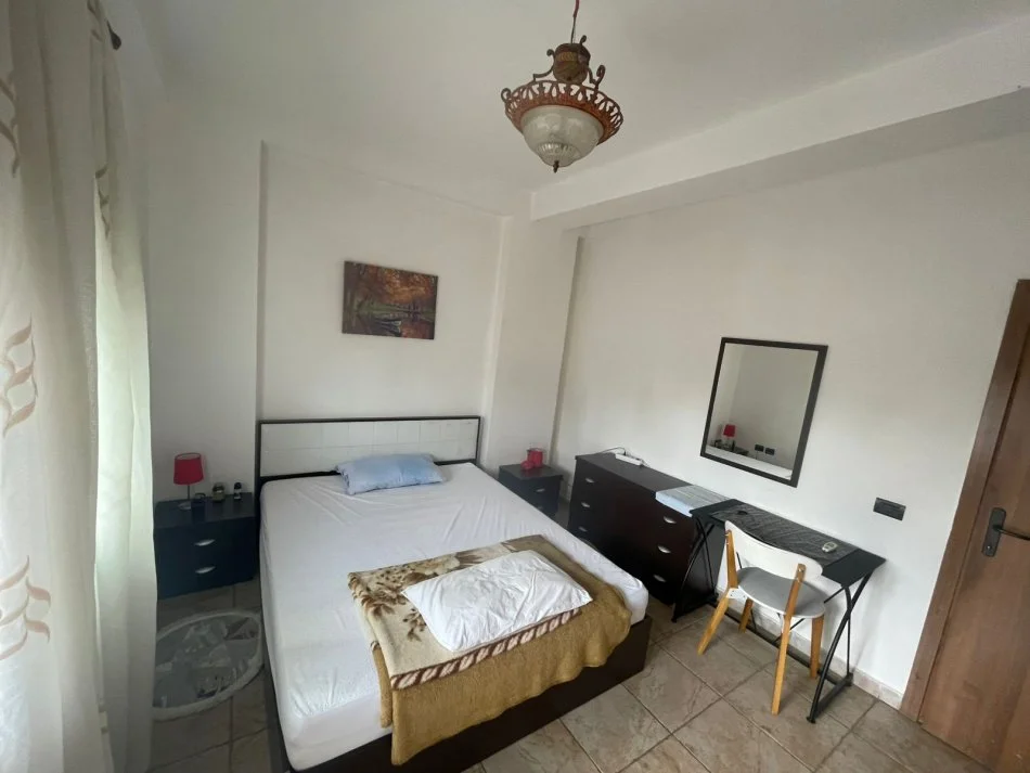Tirane, jepet me qera apartament 3+1 Kati 6, 100 m² 700 € (Mine Peza)