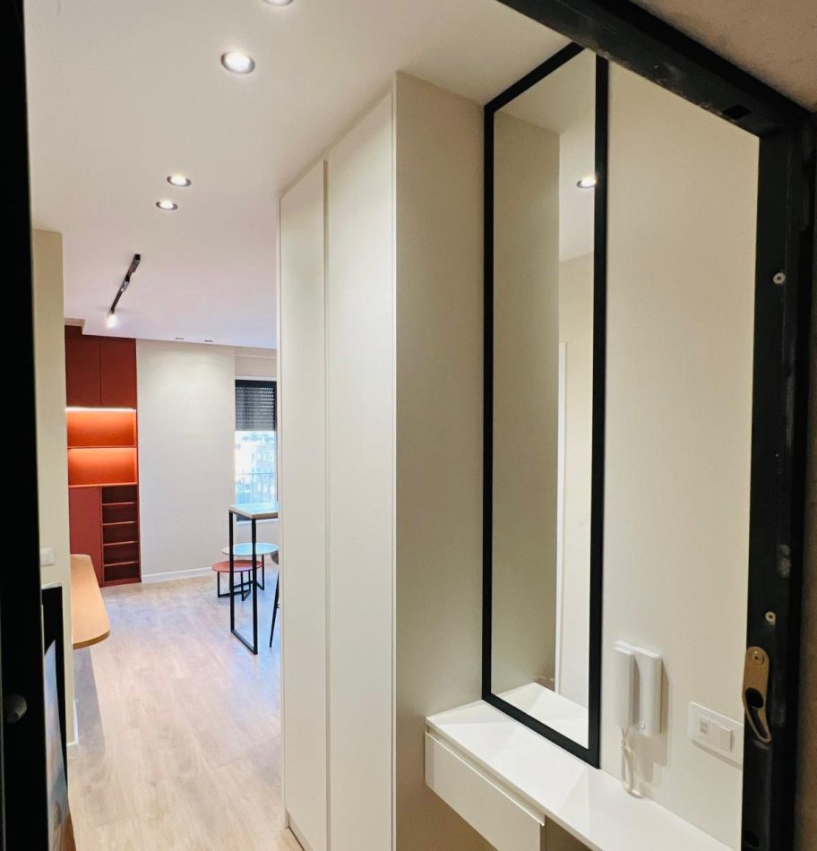 Tirane, jepet me qera apartament 1+1 , 55 m² 850 € (Qender)