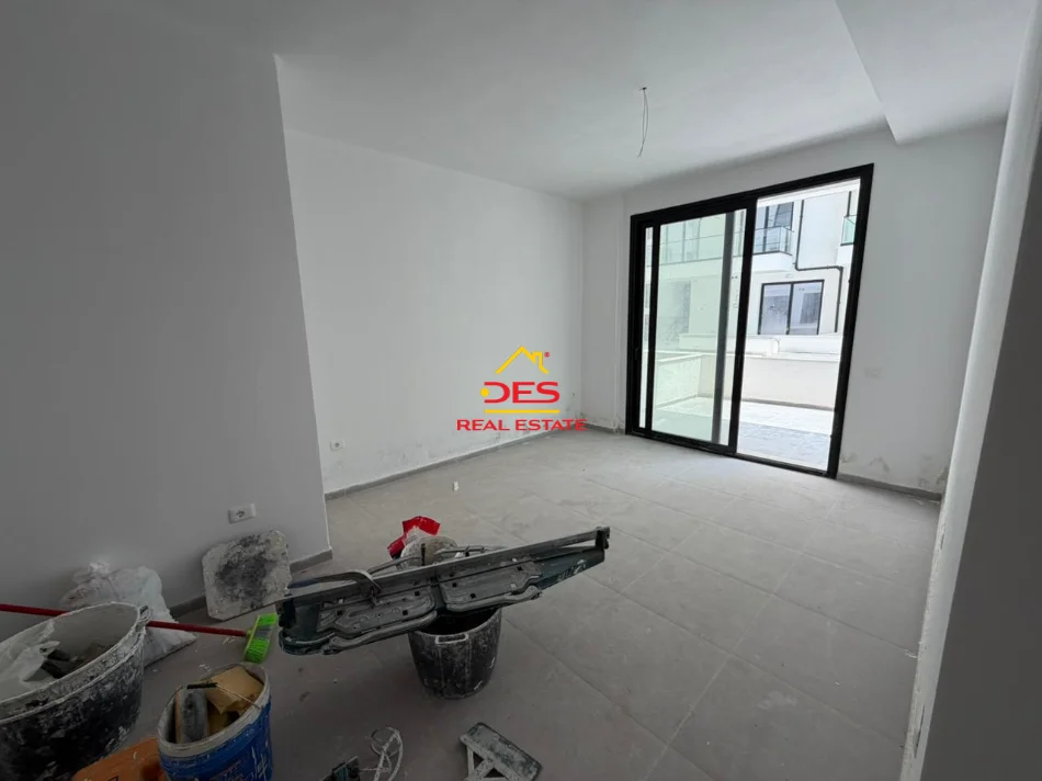 Vlore, shitet apartament 1+1+Ballkon Kati 1, 74 m² 198.030 € (Uji i Ftohtë)