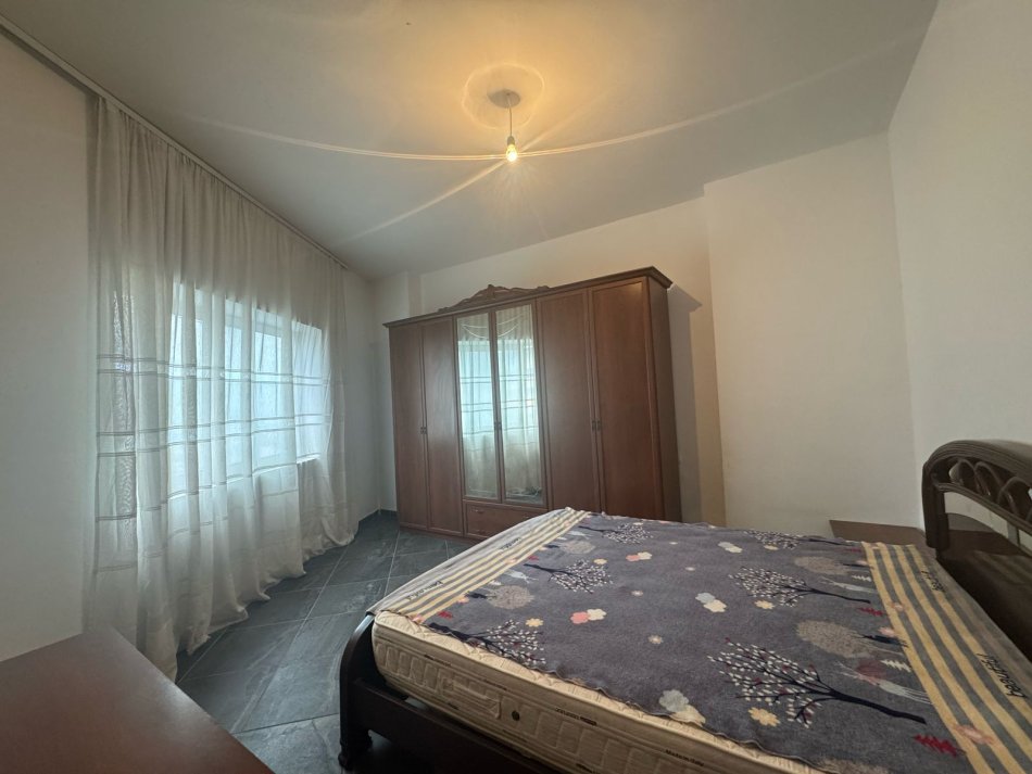 Tirane, jepet me qera apartament 1+1+Ballkon Kati 6, 65 m² 400 € (Astir)