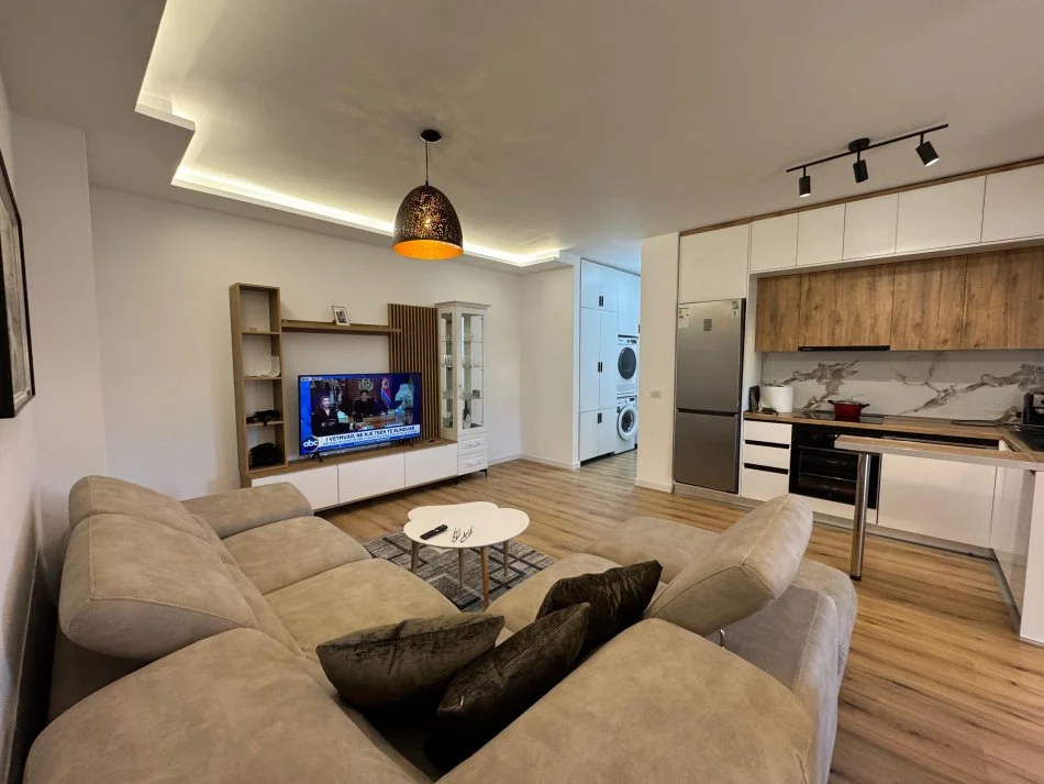 Tirane, jepet me qera apartament 2+1 Kati 2, 100 m² 1.000 € (Shkolla e kuqe)