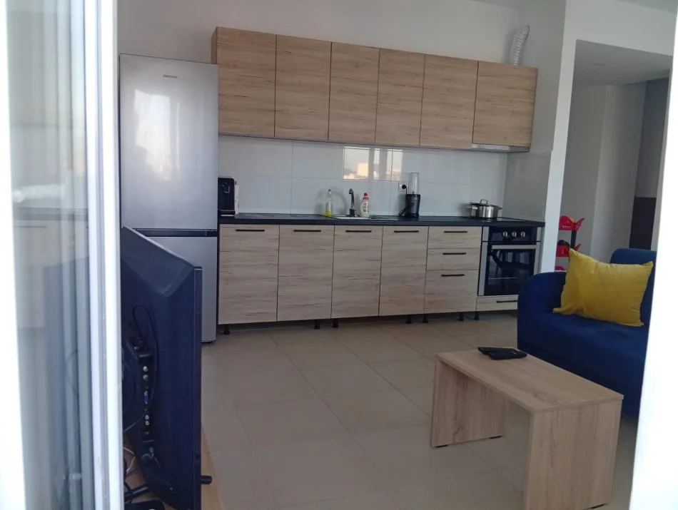 Tirane, jepet me qera apartament 2+1 Kati 6, 165 m² 500 € (Rruga llazo miho)