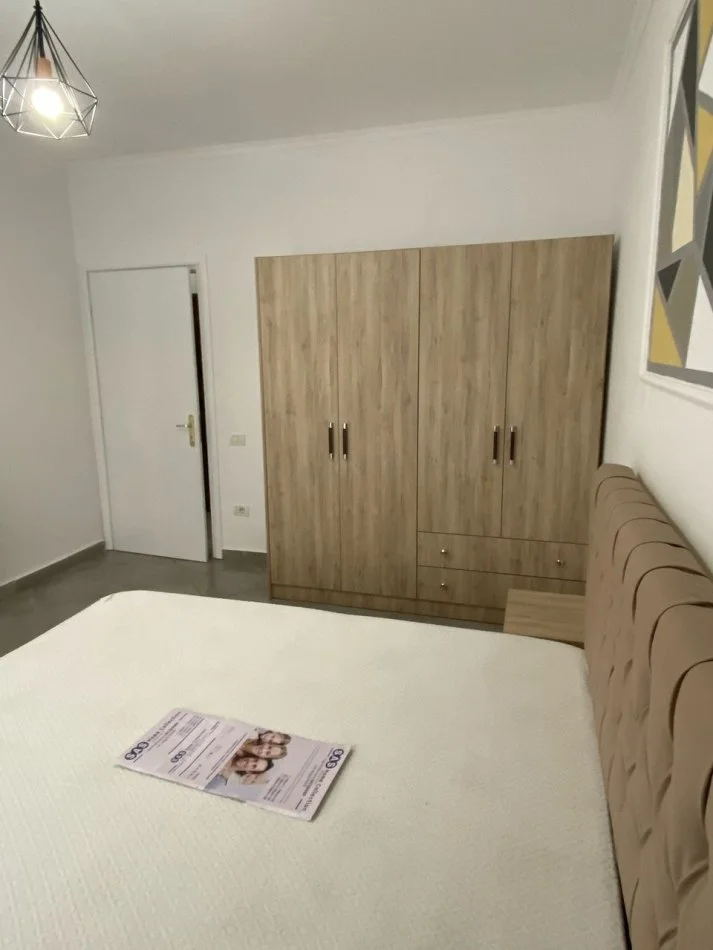 Tirane, jepet me qera apartament 1+1+Ballkon Kati 8, 67 m² 400 € (Astir te nela 5)