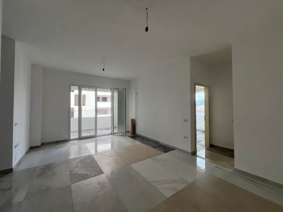 Tirane, shitet apartament 2+1+Ballkon Kati 4, 115 m² 12.800.000 € (rruga Kastriotet)