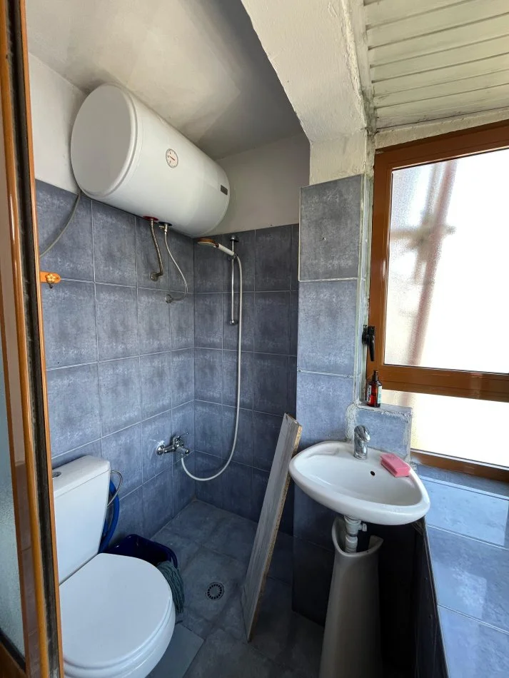 Tirane, jepet me qera apartament 2+1 Kati 5, 450 € (Ish-Parku Autobuzave)