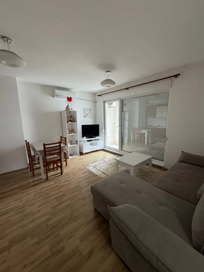 Tirane, jepet me qera apartament 1+1+Ballkon Kati 6, 58 m² 500 € (Rruga Siri Kodra , Kompleksi Siri)