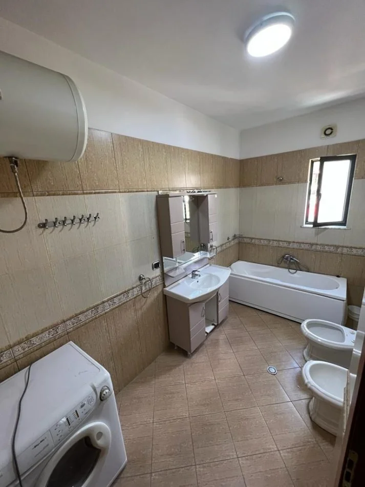 jepet me qera apartament 3+1+Aneks+Ballkon Kati 3, 180 m² 400 € (Jepet Me Qera Apartament 3+1 Ne Yzberisht)