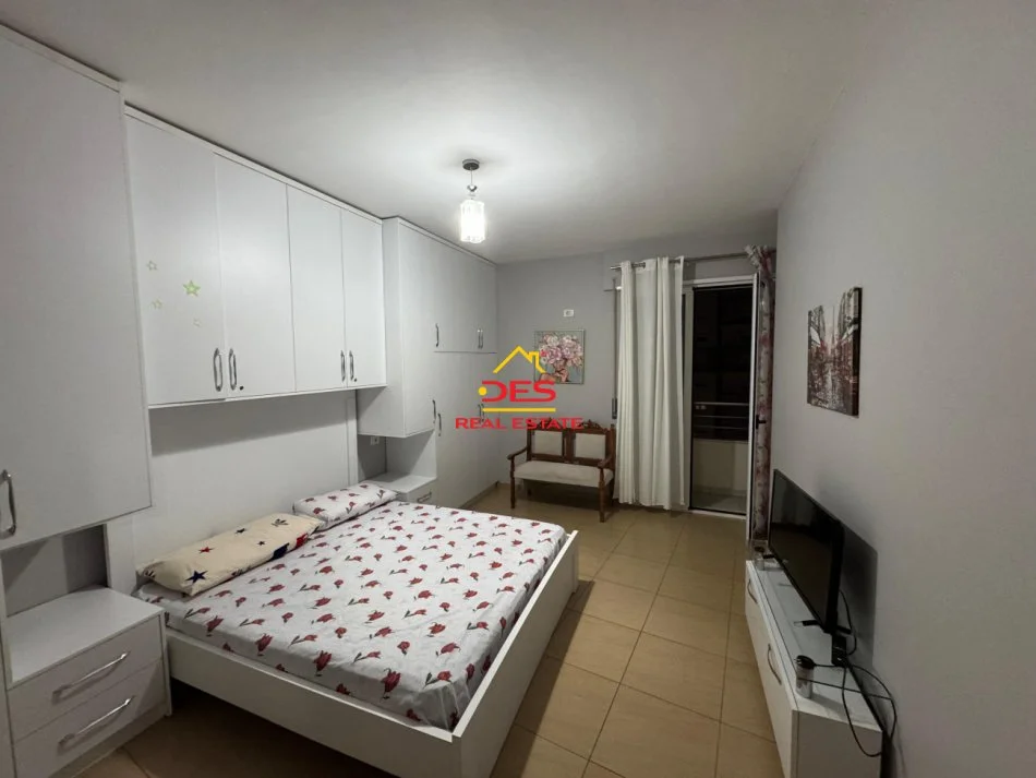 Vlore, jepet me qera apartament 2+1+Ballkon Kati 7, 110 m² 450 € (Rruga Gjergj Arianiti)