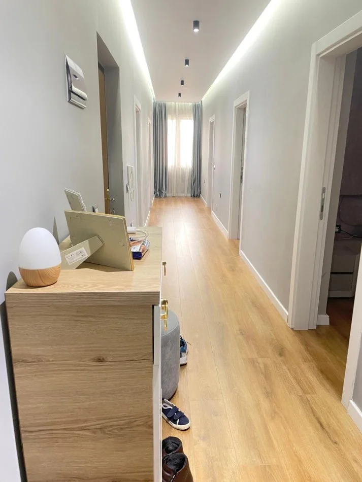 Tirane, shitet apartament 3+1+Aneks+Ballkon Kati 2, 165 m² 310.000 € (Rruga Ferit Xhajko)