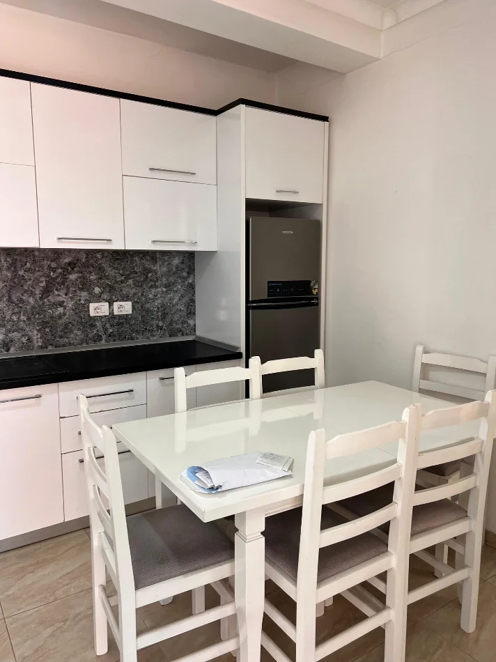 Tirane, jepet me qera apartament 1+1 Kati 3, 60 m² 500 € 