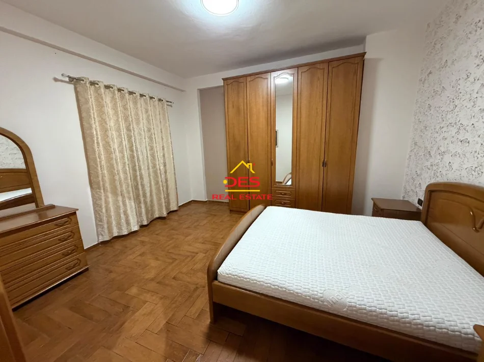 Vlore, jepet me qera apartament 2+1+Ballkon Kati 2, 100 m² 500 € (Rruga Misto Mele)
