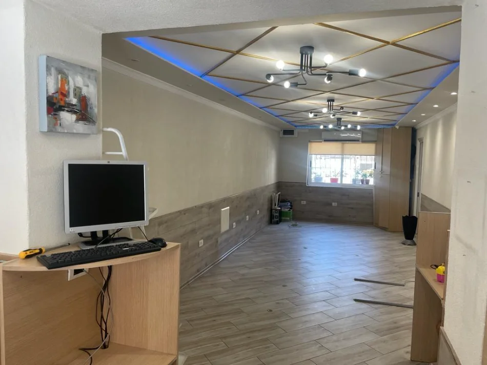 Tirane, shitet ambjent biznesi Kati 0, 42 m² 136.000 € (Vasil Shanto)