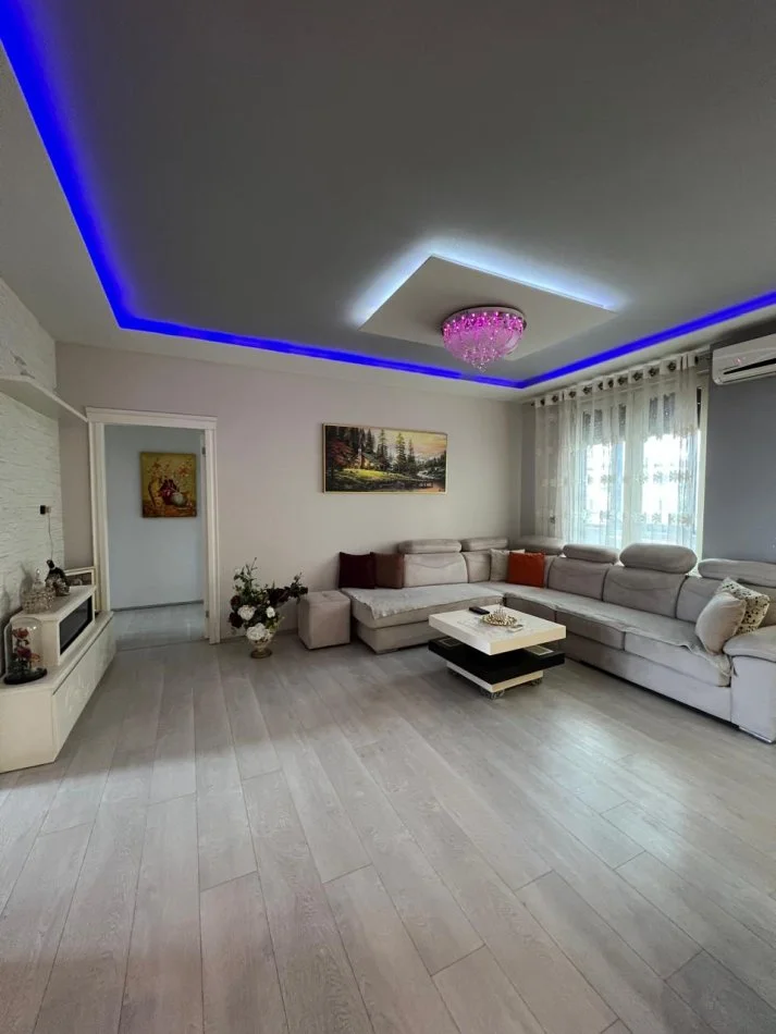 Durres, jepet me qera apartament 3+1+Ballkon Kati 5, 100 m² 550 € 