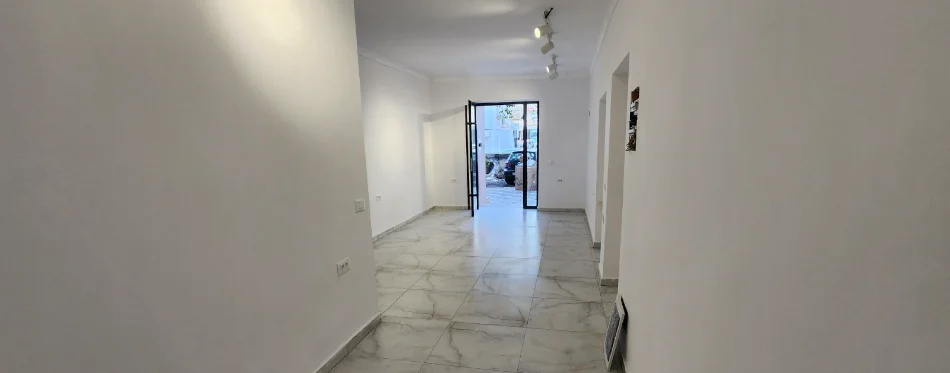 Shqiperi, jepet me qera dyqan Kati 0, 70 m² 1.500 € (Tek rruga Arkitekt Sinani - D825Z-18)