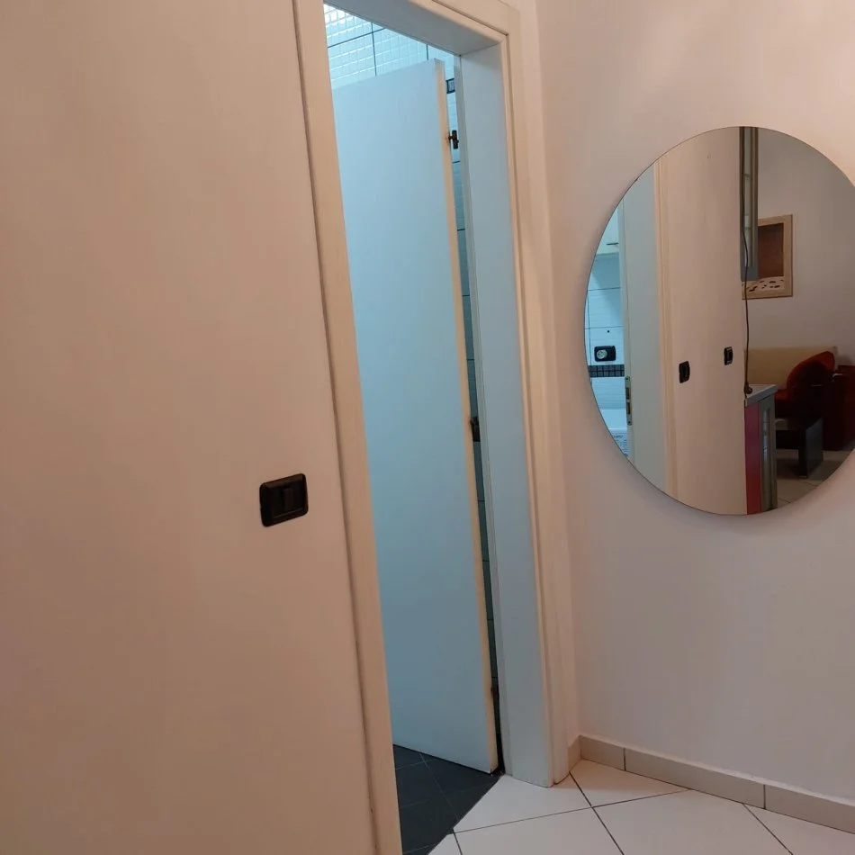 Tirane, jepet me qera apartament 2+1+Ballkon Kati 8, 90 m² 600 € (Kompleksi Panorama Don Bosko)